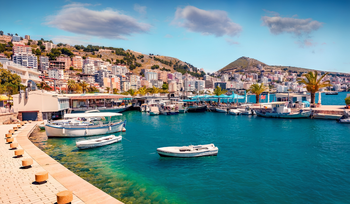 Saranda, Riviera Albanese — Porto e mare cristallino